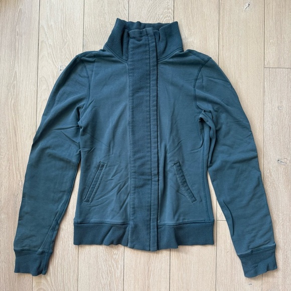 lululemon athletica Jackets & Blazers - Lululemon Slalon Quilted Sleeve Patch Jacket in Green Gray